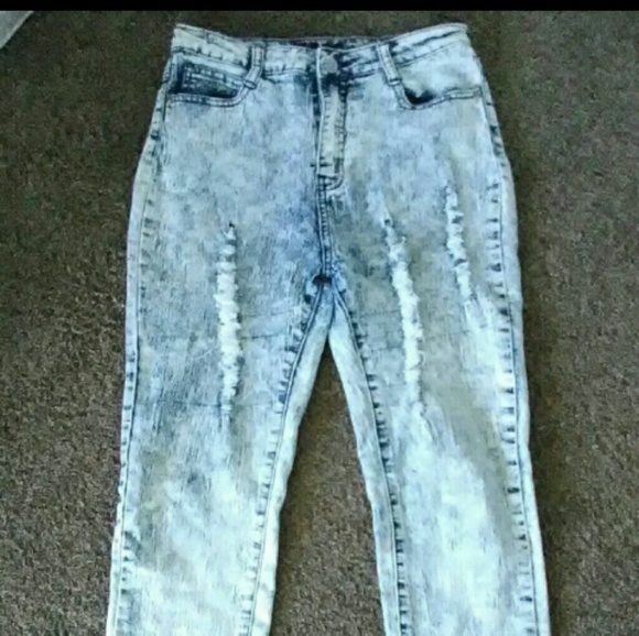 Distressed jeans nwot 9/10 - Picture 3 of 5